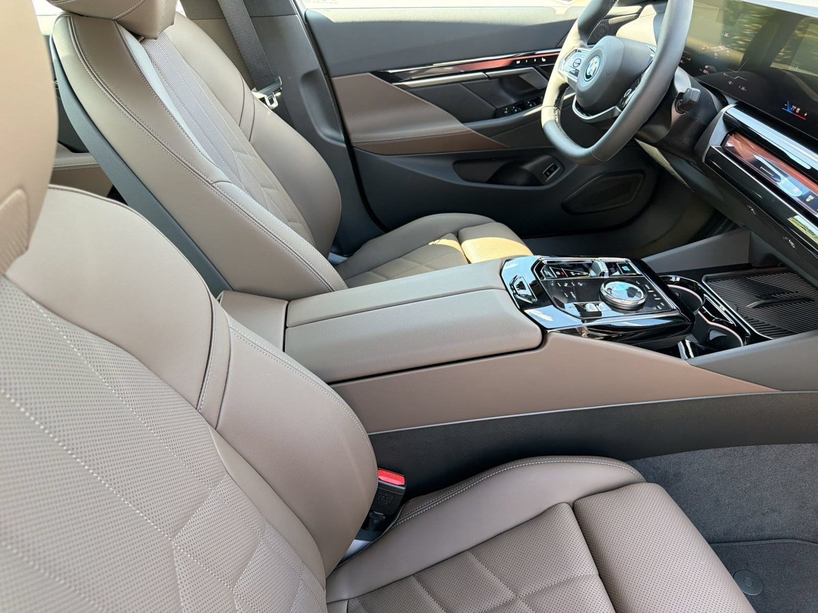New 2027 BMW i5 eDrive40 w/ Premium Package RWD image 20