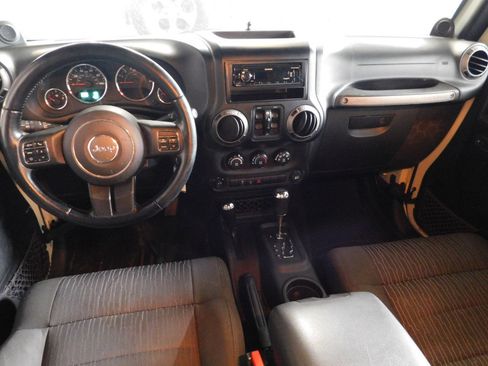 Used 2012 Jeep Wrangler Unlimited Sport image 3