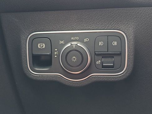 Certified 2023 Mercedes-Benz GLB 250 image 28