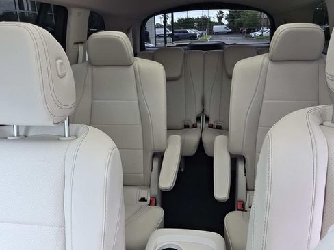 Certified 2025 Mercedes-Benz GLS 450 4MATIC image 26