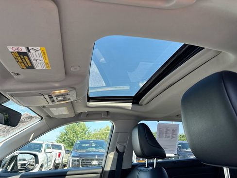 Used 2023 Toyota Highlander XLE AWD/4WD image 19