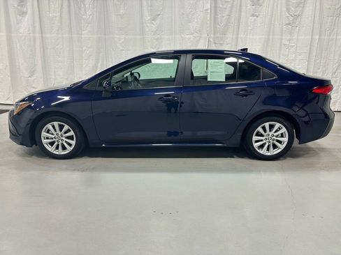 Used 2025 Toyota Corolla LE w/ LE Premium Package image 4