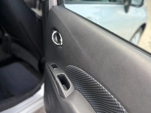 Used 2014 Nissan Versa Note SV FWD image 22