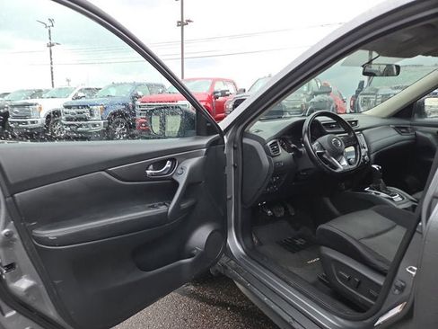 Used 2017 Nissan Rogue SV w/ SV Premium Package image 7