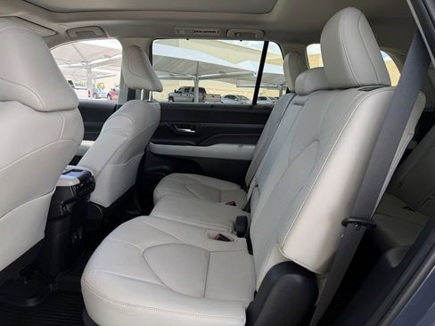 Used 2025 Toyota Grand Highlander FWD image 28