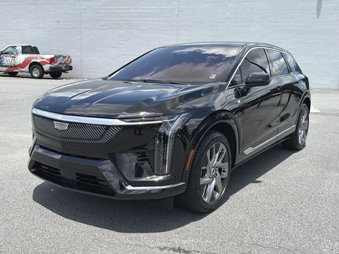 Used 2025 Cadillac Optiq Luxury 2 AWD/4WD image 3