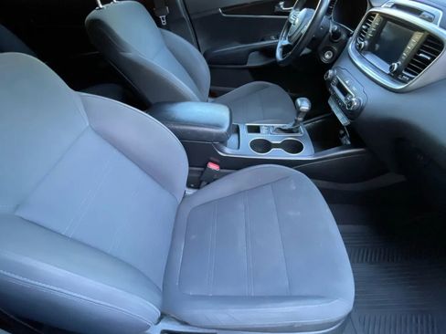 Used 2019 Kia Sorento LX w/ LX Convenience Package image 36