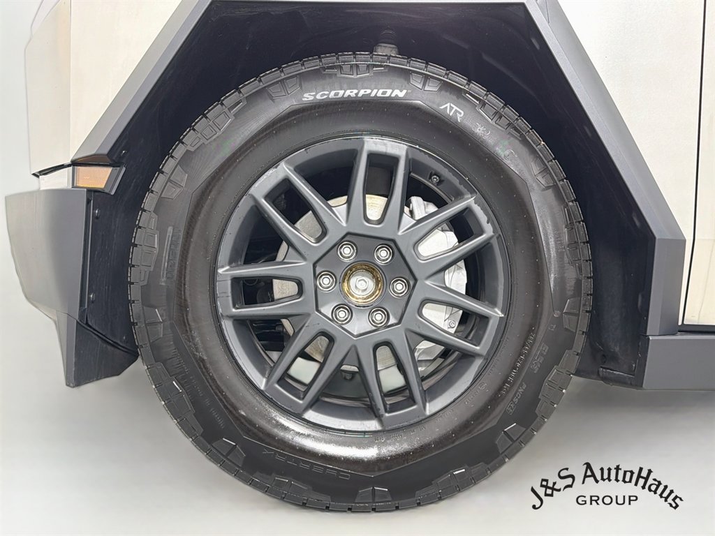 Used 2026 Tesla Cybertruck AWD Crew Cab image 39