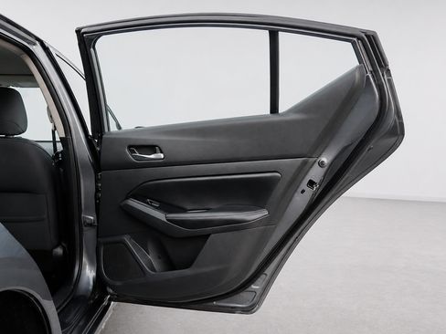 Used 2021 Nissan Altima 2.5 SV FWD image 13