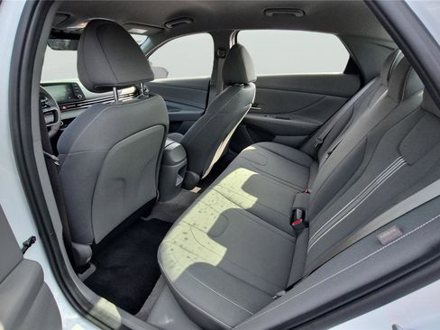 Certified 2025 Hyundai Elantra Sport FWD image 17