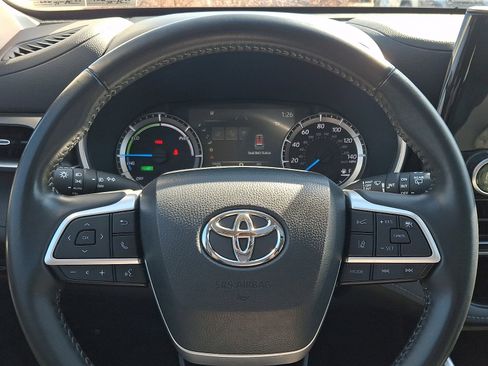 Used 2023 Toyota Highlander XLE image 21
