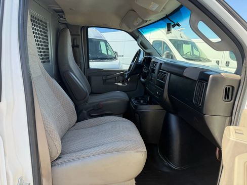 Used 2016 Chevrolet Express 2500 image 17