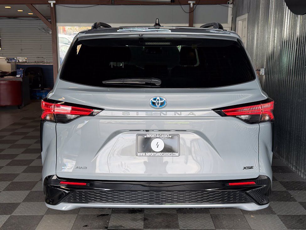 Used 2025 Toyota Sienna XSE AWD/4WD image 6