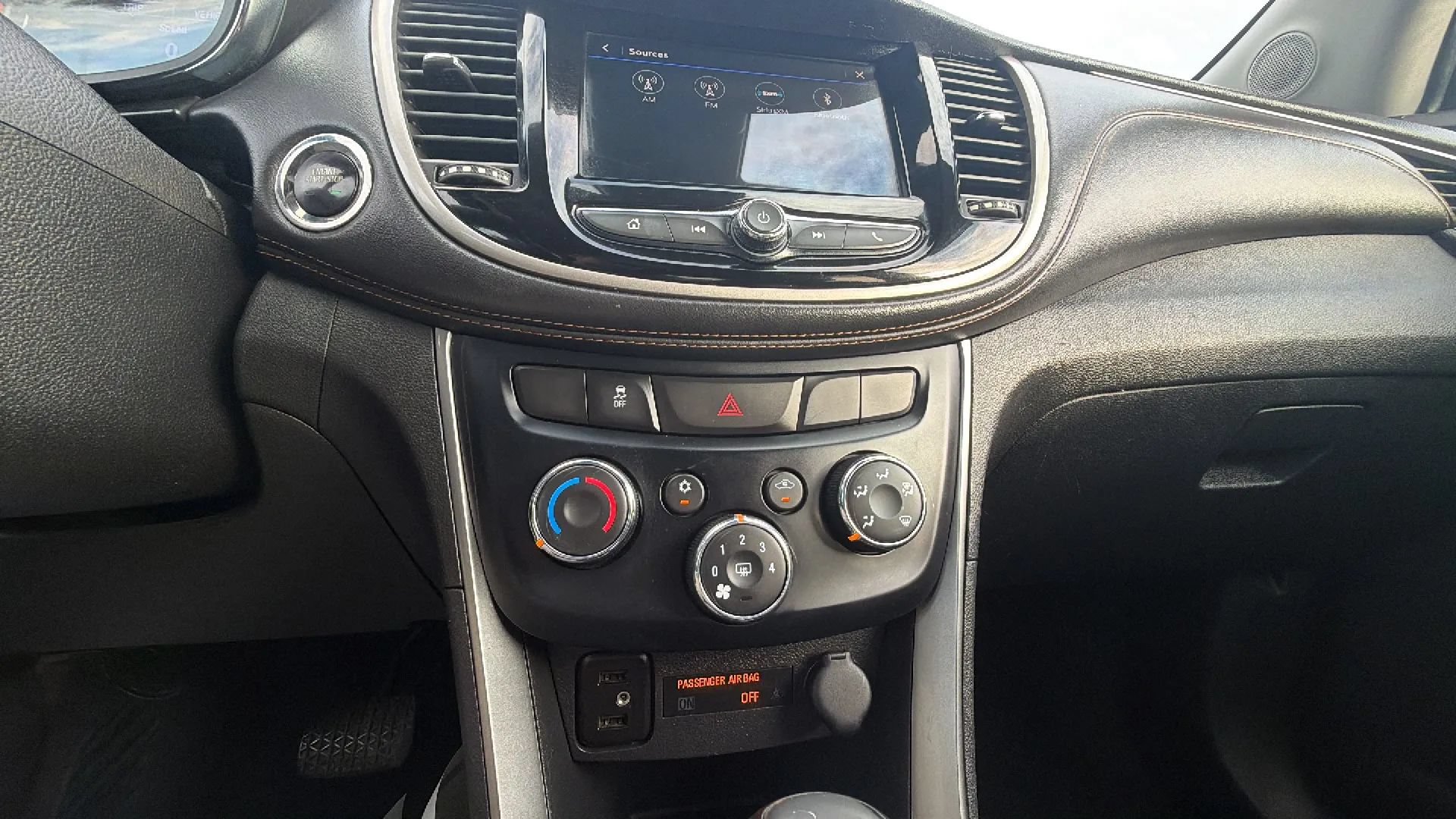 Used 2019 Chevrolet Trax LT w/ LT Convenience Package FWD image 21