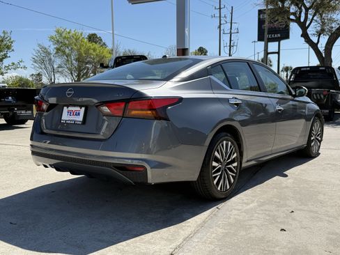 Used 2024 Nissan Altima 2.5 SV image 5