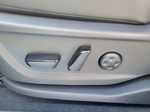 New 2025 Nissan Ariya AWD image 15