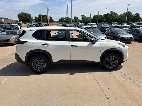 Used 2023 Nissan Rogue S AWD/4WD image 6