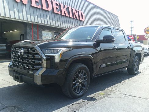 Used 2022 Toyota Tundra Platinum w/ Advanced Package AWD/4WD image 10