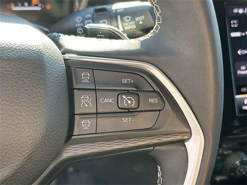 Used 2023 Jeep Grand Cherokee L Laredo image 35