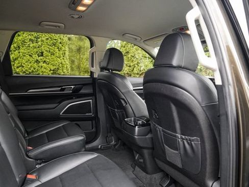 Used 2024 Kia Telluride S FWD image 44