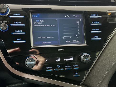 Used 2020 Toyota Camry SE image 14