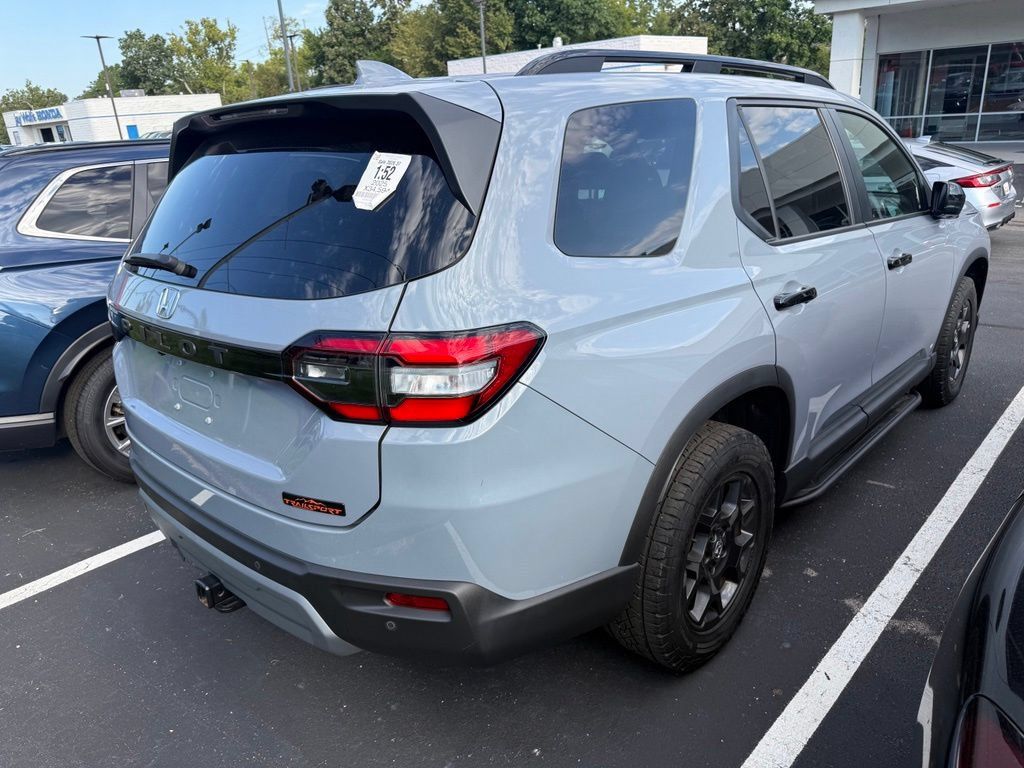 Used 2025 Honda Pilot TrailSport image 6