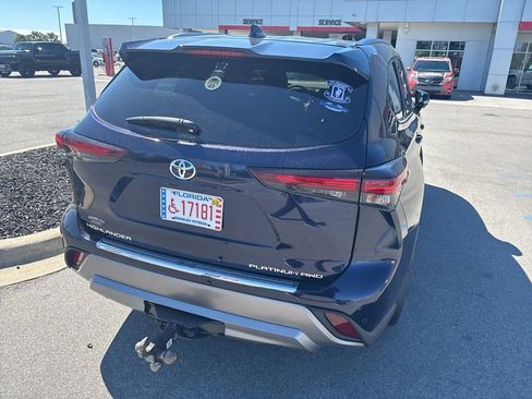 Used 2025 Toyota Highlander Platinum image 9