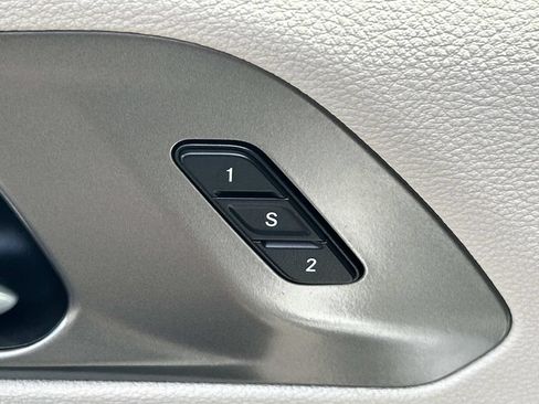 Used 2023 Chrysler Pacifica Touring-L FWD image 30