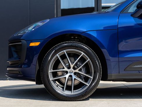 Certified 2026 Porsche Macan AWD/4WD image 13