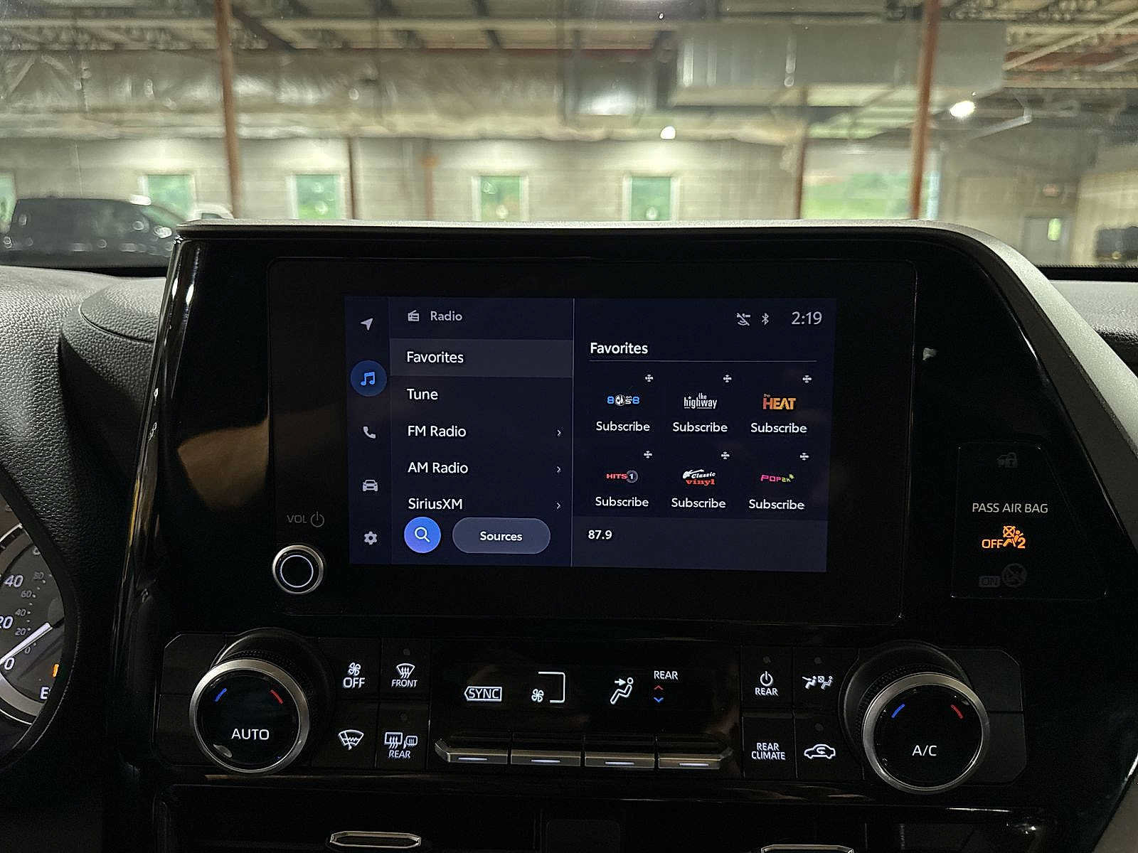 Used 2023 Toyota Highlander LE FWD image 21