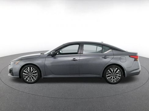 Used 2025 Nissan Altima 2.5 SV FWD image 4
