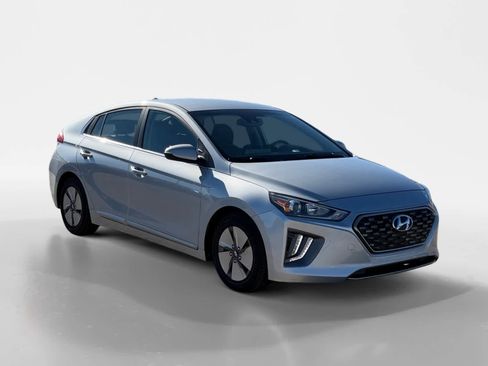 Certified 2022 Hyundai Ioniq SE image 7
