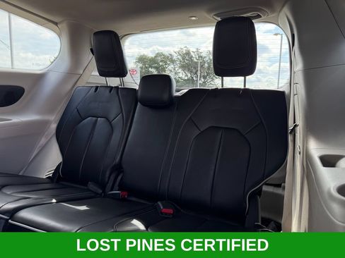 Used 2023 Chrysler Pacifica Limited FWD image 21