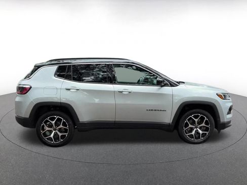 Used 2025 Jeep Compass Limited AWD/4WD image 16