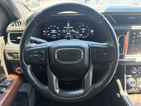 Used 2024 GMC Yukon XL Denali Ultimate AWD/4WD image 18