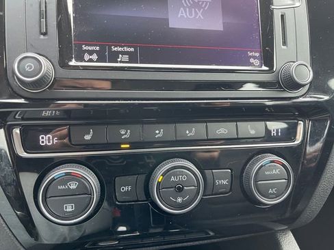 Used 2017 Volkswagen Jetta SEL FWD image 23