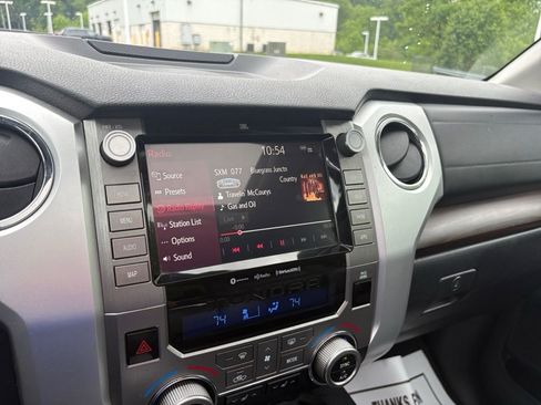 Used 2020 Toyota Tundra Limited w/ Limited Premium Package AWD/4WD image 15