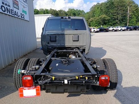 New 2026 RAM 4500 4x4 Crew Cab DRW w/ Laramie Trim Package image 4