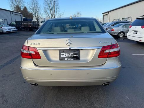 Used 2011 Mercedes-Benz E 350 E 350 4MATIC Sedan 4D image 4