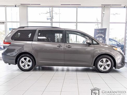 Used 2012 Toyota Sienna LE FWD image 9
