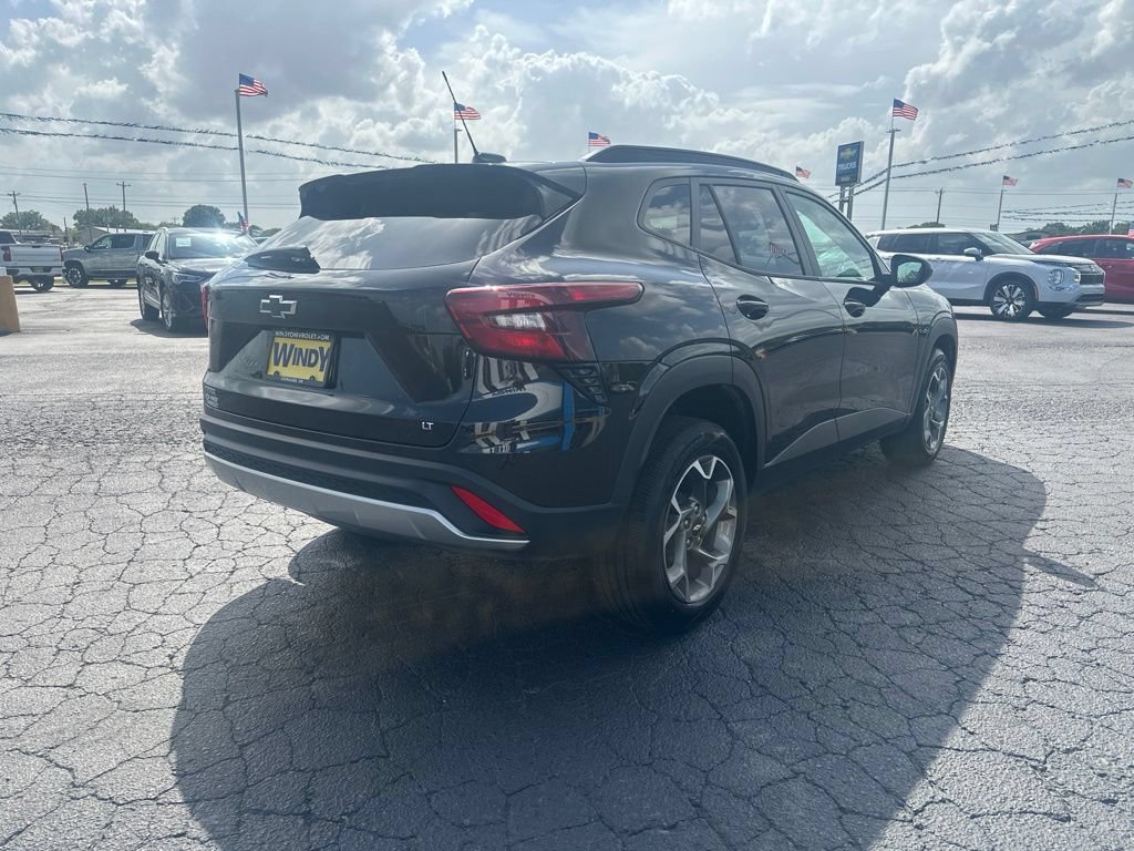 Used 2025 Chevrolet Trax LT FWD image 6