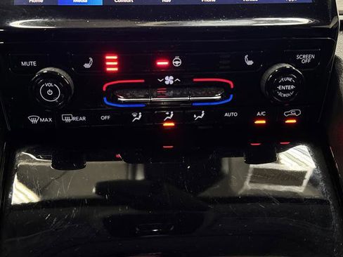 Used 2023 Jeep Grand Cherokee L Limited image 20