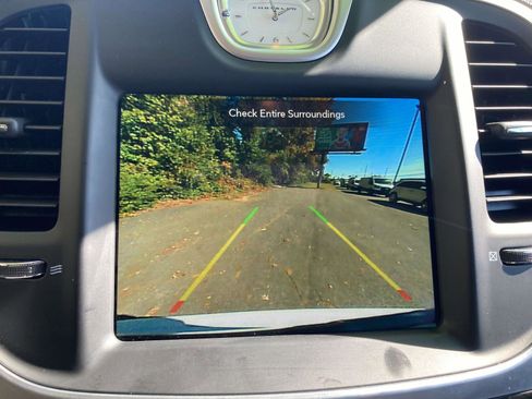 Used 2023 Chrysler 300 Touring L w/ Comfort Group image 22