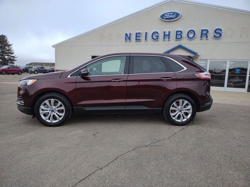 Used 2022 Ford Edge Titanium w/ Class II Trailer Tow Package image 2