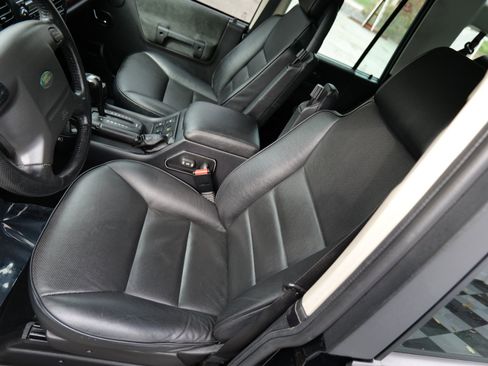 Used 2004 Land Rover Discovery SE image 16