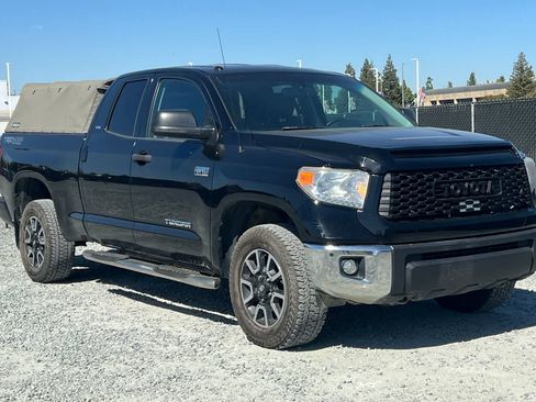 Used 2017 Toyota Tundra SR5 w/ TRD Off Road Package AWD/4WD image 10