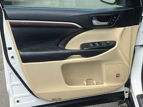 Used 2016 Toyota Highlander Limited AWD/4WD image 9