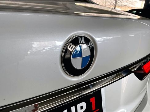Used 2018 BMW 740i image 31