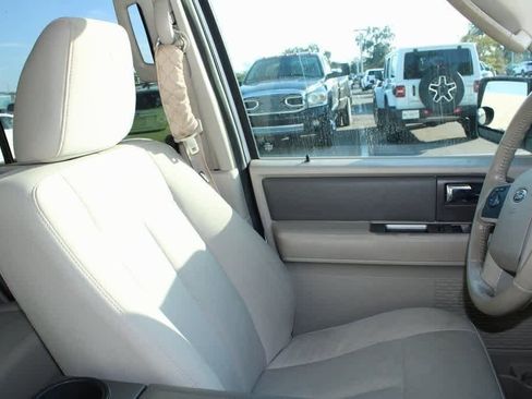 Used 2010 Ford Expedition XLT image 8