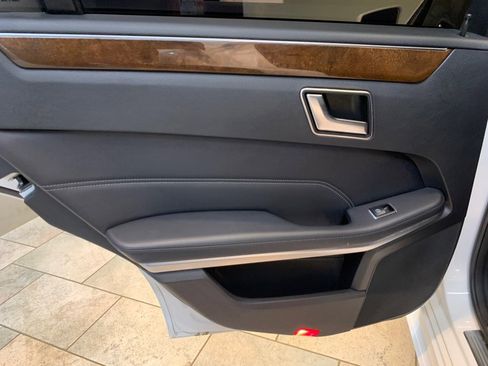 Used 2016 Mercedes-Benz E 350 4MATIC Sedan image 35